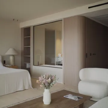 Hôtel le Versailles Hotels near Soneva