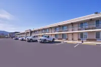 Quality Inn & Suites - parking