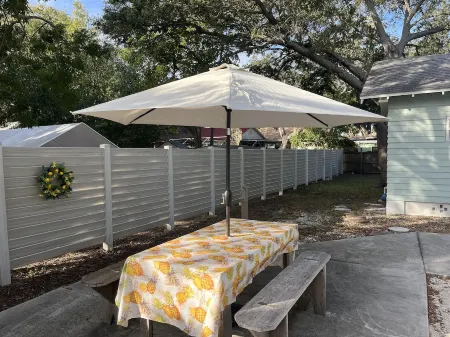 Great location near downtown Sarasota - 3/2 charming old FL house - 30 day min.