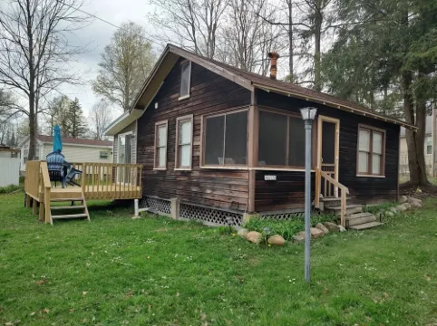 Lovely Idlewilde Cottage at Canadohta Lake, Pa