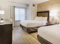 Holiday Inn & Suites Bloomington-Airport Hotels in Bloomington