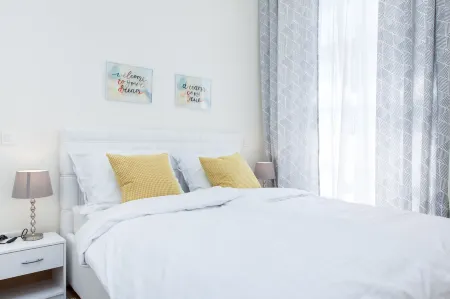 Luxury Main Square Apartments Отели рядом с достопримечательностью «Площадь Петра Прерадовича»