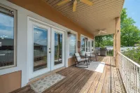 Central 137 on Lake Hamilton - close to Oaklawn and downtown!