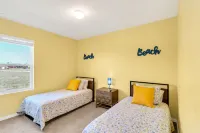 Sunny Shore Retreat: Pool, Golf, Softball Hotels near Seahawk Park