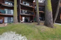 Timberlake Paradise, condo Timberlake A-4, on the shore of Payette lake.