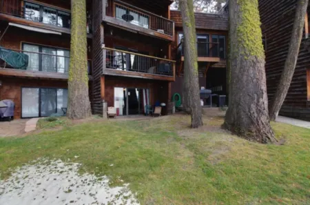 Timberlake Paradise, condo Timberlake A-4, on the shore of Payette lake.