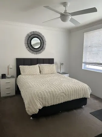 MANLYS LITTLE SECRET Отели рядом с достопримечательностью «Квинсклифф»