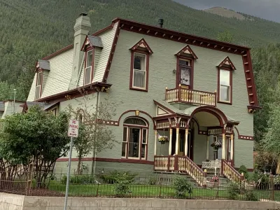 Cozy1890's Bungalow in Historic Georgetown. Ski Nearby.