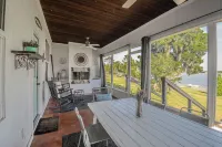 Roe Family Lake House on Lake McLeod - Close to Legoland Hotels in Eagle Lake