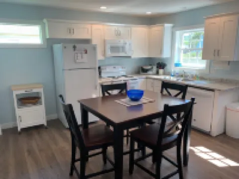 Brand new 2 bedroom carriage house with patio in the heart of Frankfort!