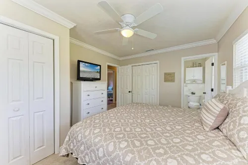 PARADISE RETREAT A 3/2 PET FRIENDLY POOL HOUSE