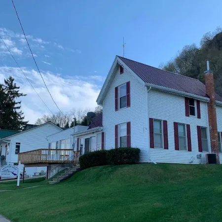 Charming House with Amazing Views! Next to Marina and Tiki Bar