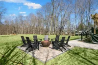 Secluded Retreat, Hot Tub, Fire Pit, Wildlife Views, Near New Buffalo Beach!