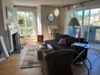 Artful 2-bedroom condo with fiber WiFi in vibrant Oakland - secure parking
