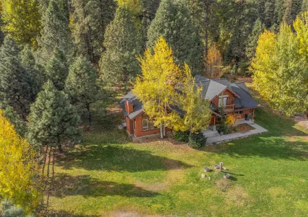 River Lodge in Plain