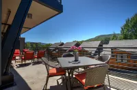 Spacious Luxury Condo with Mountain Views - Chic Urban Retreat Hotels in Downtown Steamboat Springs