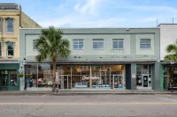 Charming Suite with Historic Charm and Modern Comforts - Elegant Getaway