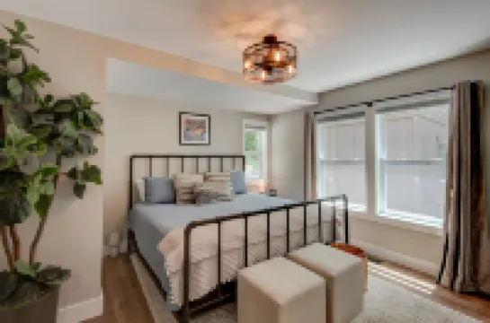 Spacious Living and Relaxing Hot Tub Views - Stunning Mountain Retreat