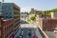 Cozy, Retro Gaming Retreat - WiFi, Central Location