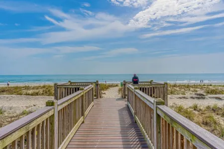 Stunning Views and Direct Beach Access - Glamorous Oceanfront Retreat