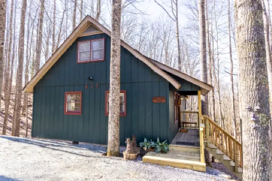 Cozy Cabin with Scenic Activities - Charming Mountain Hideaway