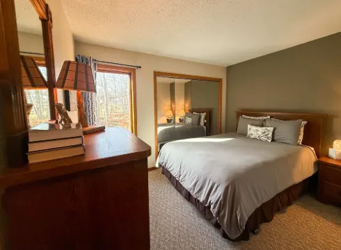 Sauna and Fireplace Retreat - Spacious Family-Friendly Haven