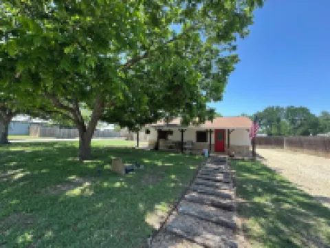 Charming 4-bedroom house with AC, WiFi in enchanting Castroville Hotels in Medina County