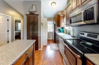 Peaceful condo near Silver Dollar City with surrounding trails & grilling area Hotels in Ruth B Rural Township