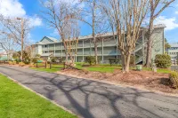 Cozy Living Area and Private Balcony - Charming Coastal Oasis Hotels in Surfside Beach