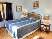 Colorful Sunsets and Serene Location - Charming Island Retreat