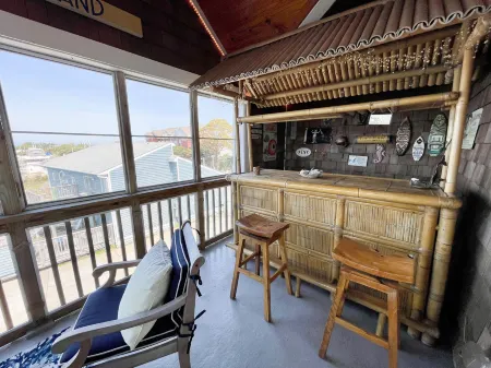 Harbor Views and Tiki Bar - Inviting Coastal Escape