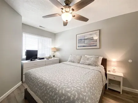 Inn Building Condo #203- Remolded with Lake View!