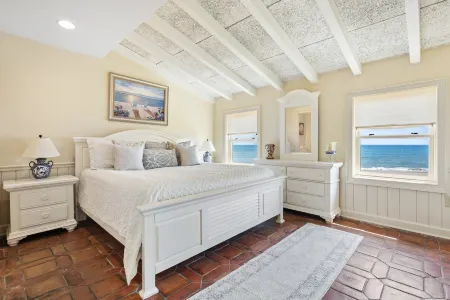 Stunning Ocean Views and Access to Beach Club Amenities - Serene Oasis