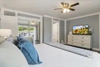 Wave-Free Swimming and Onsite Dock Access - Tranquil Cove Escape Hotel a Lake Ozark