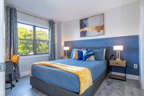 Resort Amenities with Pools and Tennis Court - Cozy Oasis Hotels in Orange County