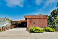The Silver Lady | Retro-Chic Retreat w/ Huge Mountain-View Deck | Near Beach
