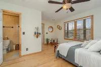 Enchanting Mountain Sanctuary with Jacuzzi and Private Trails - Stunning Hideaway