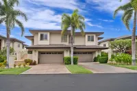 Private Beach Access and Entertaining Lanai - Luxurious Spacious Haven