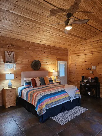 Serene Acres with Fire Pit and Jetted Tub - Charming Cozy Retreat