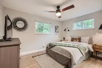 Gorgeous Arvada Home - Pet Friendly-Hot Tub 特溫萊克斯住宿飯店