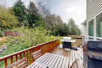 Modern Ocean Highlands home with Netarts Bay & ocean views, fireplace - dogs OK Hotels in Tillamook