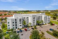 Resort Amenities with Pool and Spa Access - Stunning Retreat