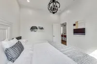Charming Escape with Modern Amenities - Stylish Cozy Haven Hotels in Oakland