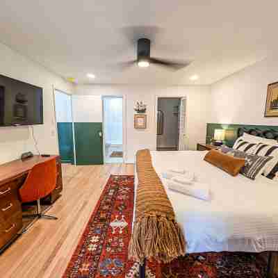 Modern Comfort Near University of South Carolina - Charming Oasis Rooms