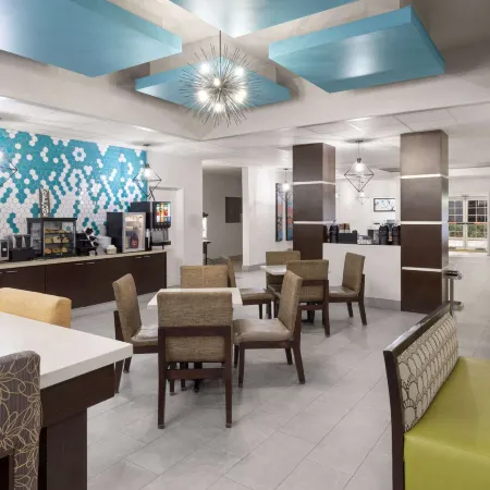 La Quinta Inn & Suites by Wyndham Angleton