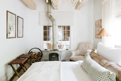 Charming Cottage with Hot Tub and Fire Pit - Cozy Rustic Escape