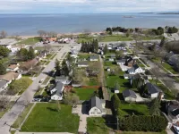 Fire Pit and Outdoor Games Await - Charming Family Retreat Hotels in Alpena