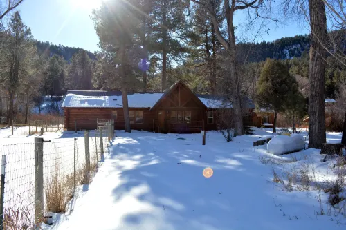 Stunning Cabin with Hot Tub and River Access - Charming Oasis
