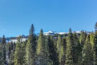 Cozy home w/ wood fireplace, near town - mountain views Hotels in Frisco