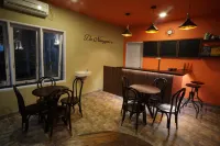 De Nanggela Guest House Syariah Hotels in Tawang